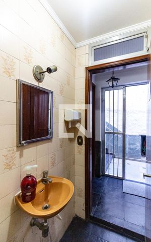 Casa à venda com 460m², 4 quartos e 5 vagas Casa à venda com 460m², 4 quartos e 5 vagasBanheiro de Serviço