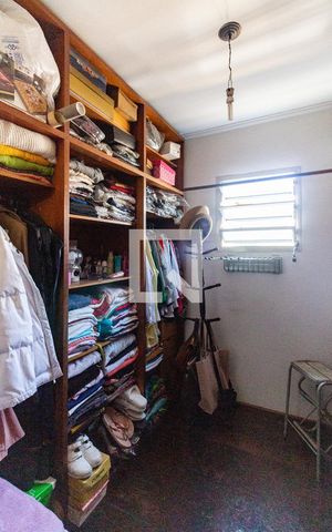 Casa à venda com 460m², 4 quartos e 5 vagas Casa à venda com 460m², 4 quartos e 5 vagasCloset da Suíte 2