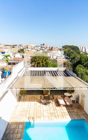 Casa à venda com 460m², 4 quartos e 5 vagas Casa à venda com 460m², 4 quartos e 5 vagasVista da Suíte 2