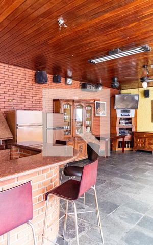Casa à venda com 460m², 4 quartos e 5 vagas Casa à venda com 460m², 4 quartos e 5 vagasChurrasqueira