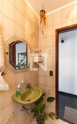 Casa à venda com 460m², 4 quartos e 5 vagas Casa à venda com 460m², 4 quartos e 5 vagasLavabo