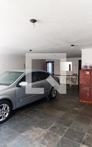 Casa à venda com 460m², 4 quartos e 5 vagas Casa à venda com 460m², 4 quartos e 5 vagasGaragem