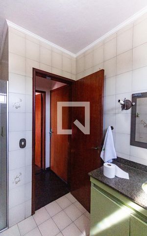 Casa à venda com 460m², 4 quartos e 5 vagas Casa à venda com 460m², 4 quartos e 5 vagasBanheiro da Suíte 4