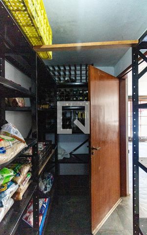 Casa à venda com 460m², 4 quartos e 5 vagas Casa à venda com 460m², 4 quartos e 5 vagasDespensa