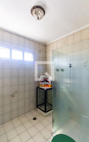 Casa à venda com 460m², 4 quartos e 5 vagas Casa à venda com 460m², 4 quartos e 5 vagasBanheiro da Suíte 1