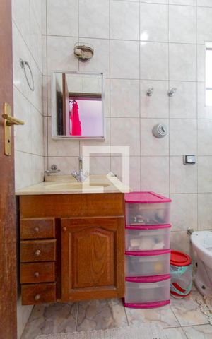 Casa à venda com 180m², 4 quartos e 3 vagas Casa à venda com 180m², 4 quartos e 3 vagasBanheiro Suíte 3