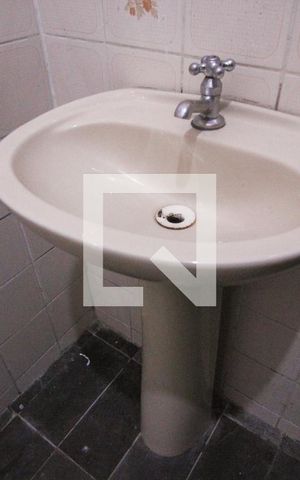 Casa de condomínio para alugar com 36m², 1 quarto e 1 vaga Casa de condomínio para alugar com 36m², 1 quarto e 1 vagaBanheiro