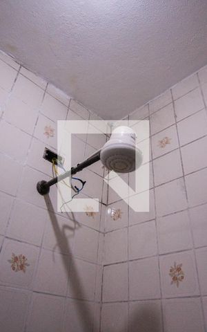 Casa de condomínio para alugar com 36m², 1 quarto e 1 vaga Casa de condomínio para alugar com 36m², 1 quarto e 1 vagaBanheiro