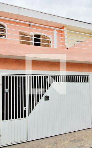 Casa para alugar com 210m², 3 quartos e 2 vagas Casa para alugar com 210m², 3 quartos e 2 vagasFachada