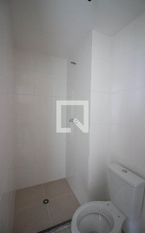 Apartamento à venda com 46m², 2 quartos e 1 vaga Apartamento à venda com 46m², 2 quartos e 1 vagaBanheiro
