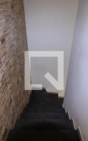 Casa para alugar com 80m², 2 quartos e 1 vagaEscada