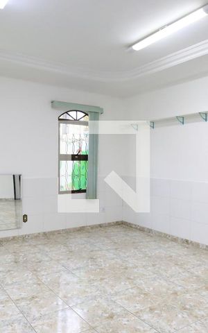 Casa para alugar com 300m², 3 quartos e 5 vagasSuíte