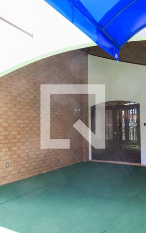 Casa para alugar com 300m², 3 quartos e 5 vagasFachada