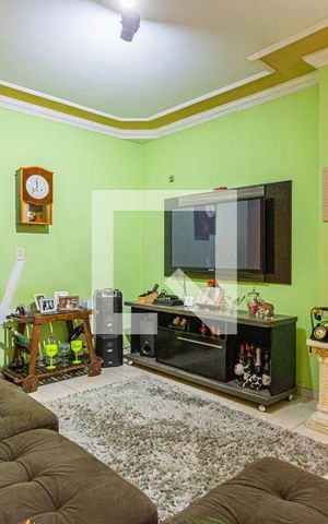 Casa à venda com 194m², 3 quartos e 2 vagas Casa à venda com 194m², 3 quartos e 2 vagasSala