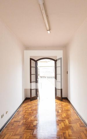Casa para alugar com 202m², 3 quartos e 2 vagas Casa para alugar com 202m², 3 quartos e 2 vagasQuarto 1