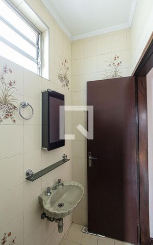 Casa para alugar com 202m², 3 quartos e 2 vagas Casa para alugar com 202m², 3 quartos e 2 vagasBanheiro Social