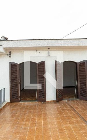 Casa para alugar com 202m², 3 quartos e 2 vagas Casa para alugar com 202m², 3 quartos e 2 vagasVaranda Quarto 1 e 2