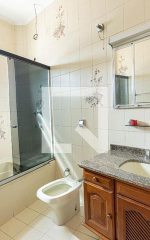 Casa para alugar com 202m², 3 quartos e 2 vagas Casa para alugar com 202m², 3 quartos e 2 vagasBanheiro Suite