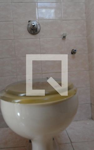 Casa de condomínio para alugar com 180m², 3 quartos e sem vagaBanheiro da Suíte