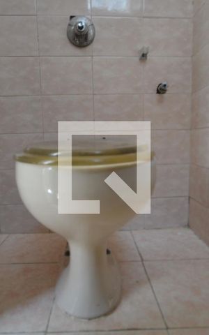 Casa de condomínio para alugar com 180m², 3 quartos e sem vagaBanheiro da Suíte