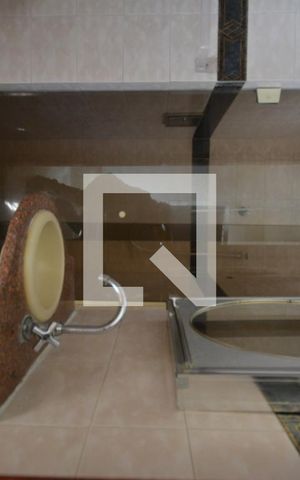 Casa de condomínio para alugar com 180m², 3 quartos e sem vagaBanheiro da Suíte