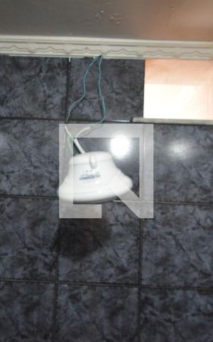 Casa de condomínio para alugar com 180m², 3 quartos e sem vagaBanheiro 1