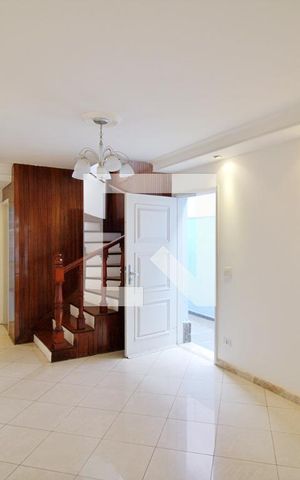 Casa à venda com 180m², 4 quartos e 4 vagas Casa à venda com 180m², 4 quartos e 4 vagasSala
