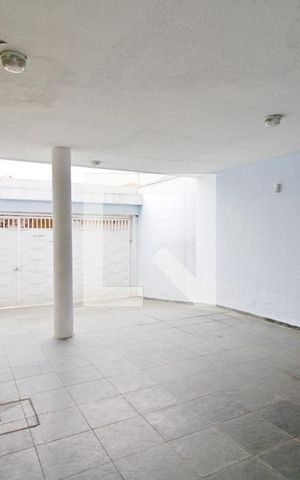 Casa à venda com 180m², 4 quartos e 4 vagas Casa à venda com 180m², 4 quartos e 4 vagasGaragem