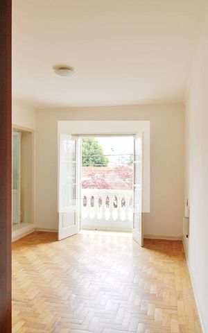Casa à venda com 180m², 4 quartos e 4 vagas Casa à venda com 180m², 4 quartos e 4 vagasSuíte