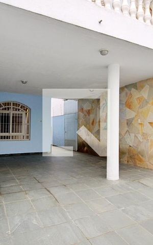 Casa à venda com 180m², 4 quartos e 4 vagas Casa à venda com 180m², 4 quartos e 4 vagasGaragem