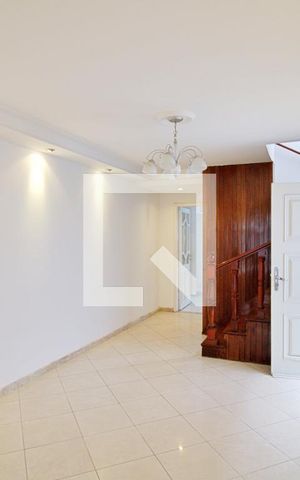 Casa à venda com 180m², 4 quartos e 4 vagas Casa à venda com 180m², 4 quartos e 4 vagasSala