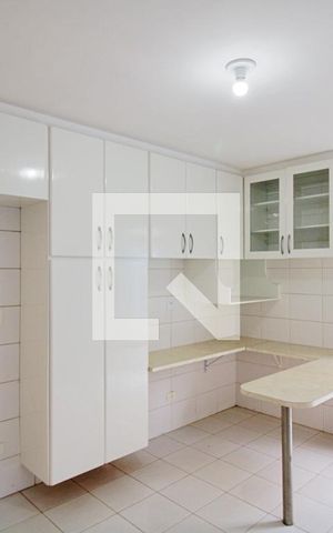 Casa à venda com 180m², 4 quartos e 4 vagas Casa à venda com 180m², 4 quartos e 4 vagasCozinha
