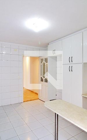 Casa à venda com 180m², 4 quartos e 4 vagas Casa à venda com 180m², 4 quartos e 4 vagasCozinha