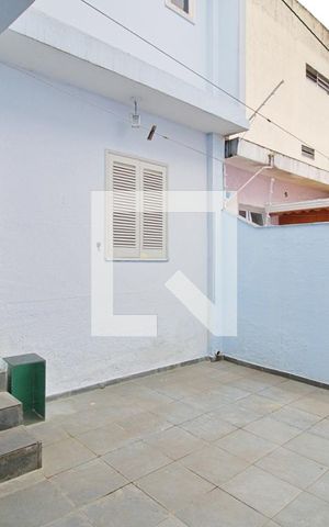 Casa à venda com 180m², 4 quartos e 4 vagas Casa à venda com 180m², 4 quartos e 4 vagasQuintal