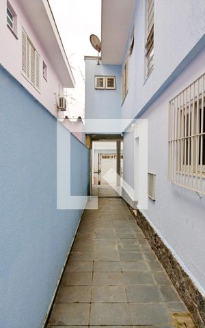 Casa à venda com 180m², 4 quartos e 4 vagas Casa à venda com 180m², 4 quartos e 4 vagasCorredor