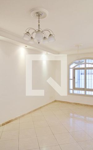 Casa à venda com 180m², 4 quartos e 4 vagas Casa à venda com 180m², 4 quartos e 4 vagasSala