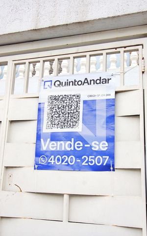 Casa à venda com 180m², 4 quartos e 4 vagas Casa à venda com 180m², 4 quartos e 4 vagasFachada
