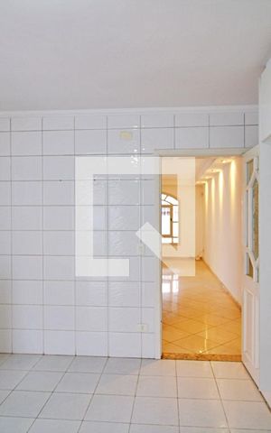 Casa à venda com 180m², 4 quartos e 4 vagas Casa à venda com 180m², 4 quartos e 4 vagasCozinha