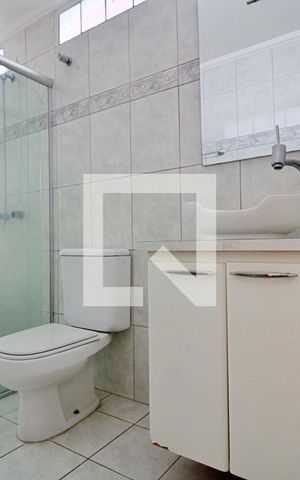Casa à venda com 180m², 4 quartos e 4 vagas Casa à venda com 180m², 4 quartos e 4 vagasBanheiro da Suíte