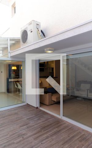 Casa de condomínio à venda com 180m², 3 quartos e 2 vagas Casa de condomínio à venda com 180m², 3 quartos e 2 vagasVaranda