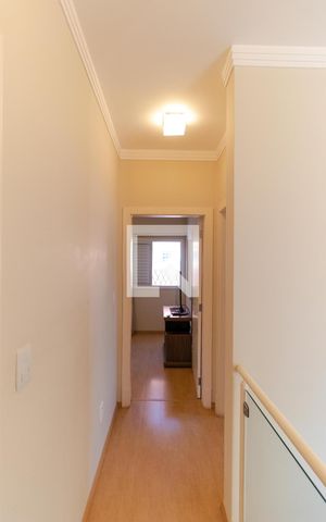 Casa de condomínio à venda com 180m², 3 quartos e 2 vagas Casa de condomínio à venda com 180m², 3 quartos e 2 vagasCorredor