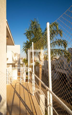 Casa de condomínio à venda com 180m², 3 quartos e 2 vagas Casa de condomínio à venda com 180m², 3 quartos e 2 vagasSacada do Escritório