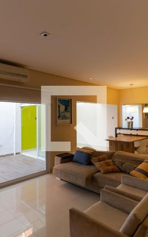 Casa de condomínio à venda com 180m², 3 quartos e 2 vagas Casa de condomínio à venda com 180m², 3 quartos e 2 vagasSalas