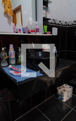 Casa à venda com 180m², 3 quartos e 3 vagas Casa à venda com 180m², 3 quartos e 3 vagasBanheiro