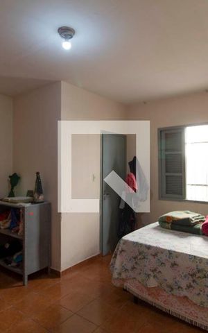 Casa à venda com 180m², 3 quartos e 3 vagas Casa à venda com 180m², 3 quartos e 3 vagasSuíte