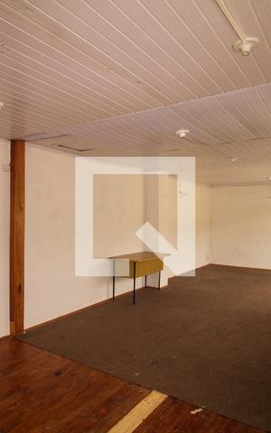 Casa à venda com 140m², 5 quartos e 4 vagas Casa à venda com 140m², 5 quartos e 4 vagasSalão de Festas
