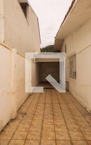 Casa à venda com 140m², 5 quartos e 4 vagas Casa à venda com 140m², 5 quartos e 4 vagasÁrea Externa
