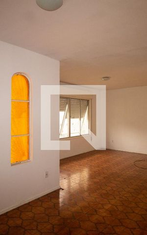 Casa à venda com 140m², 5 quartos e 4 vagas Casa à venda com 140m², 5 quartos e 4 vagasSala