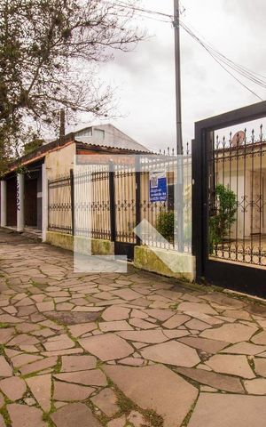 Casa à venda com 140m², 5 quartos e 4 vagas Casa à venda com 140m², 5 quartos e 4 vagasFachada