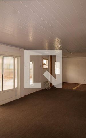 Casa à venda com 140m², 5 quartos e 4 vagas Casa à venda com 140m², 5 quartos e 4 vagasSalão de Festas